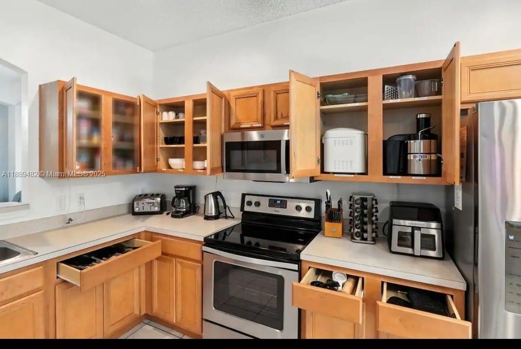 На продажу: $695,000 (8 спален, 4 ванн, 2890 Квадратных фут)