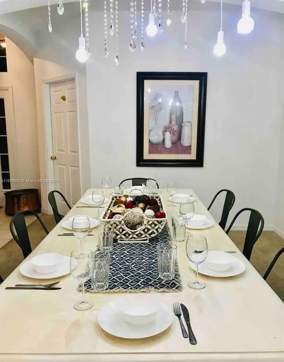 На продажу: $695,000 (8 спален, 4 ванн, 2890 Квадратных фут)