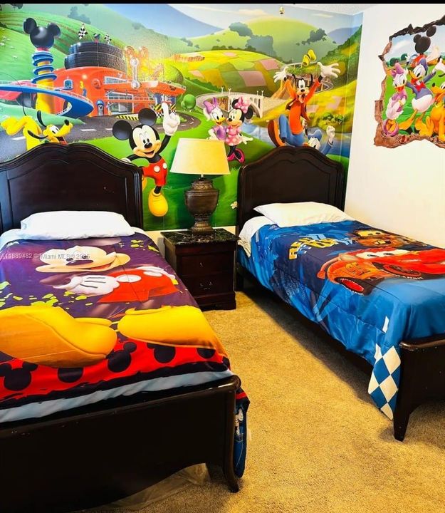 На продажу: $695,000 (8 спален, 4 ванн, 2890 Квадратных фут)