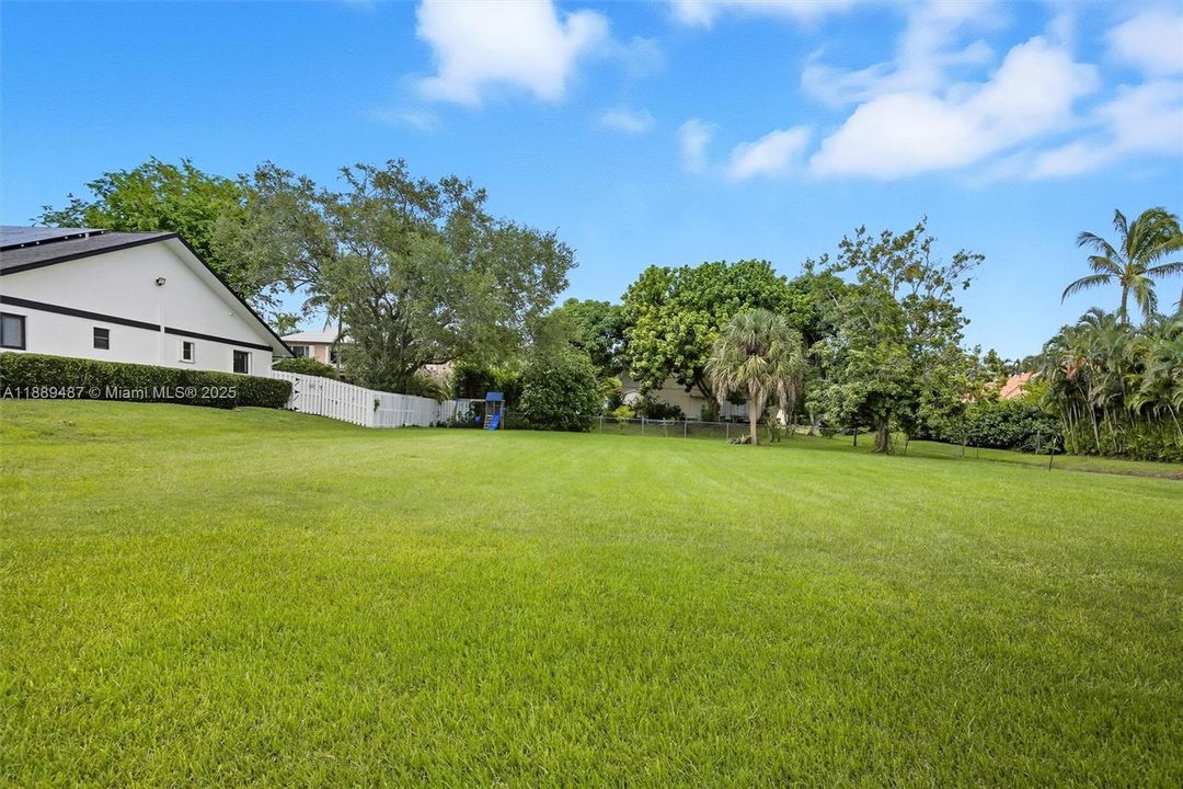 待售: $399,999 (0.36 acres)