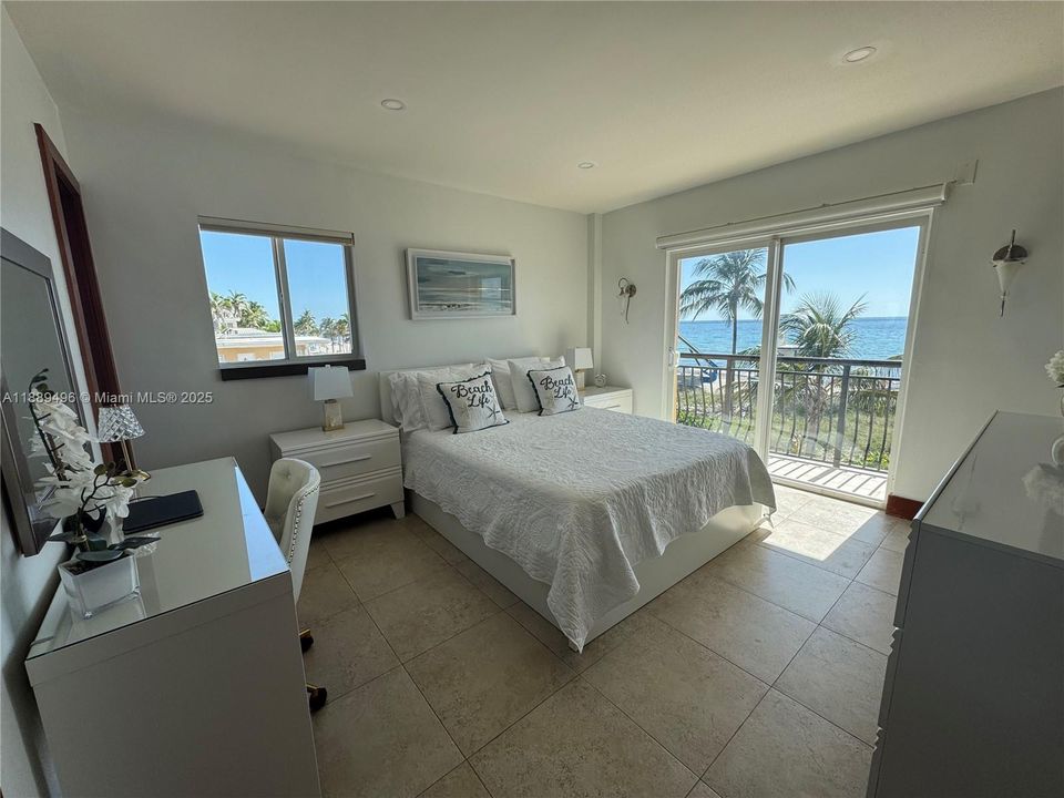 Active With Contract: $4,000 (2 beds, 2 baths, 827 Square Feet)