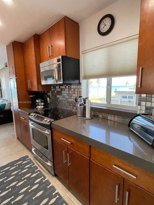 Active With Contract: $4,000 (2 beds, 2 baths, 827 Square Feet)