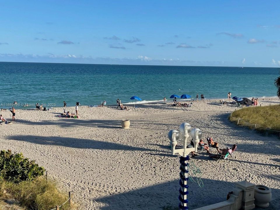 Active With Contract: $4,000 (2 beds, 2 baths, 827 Square Feet)