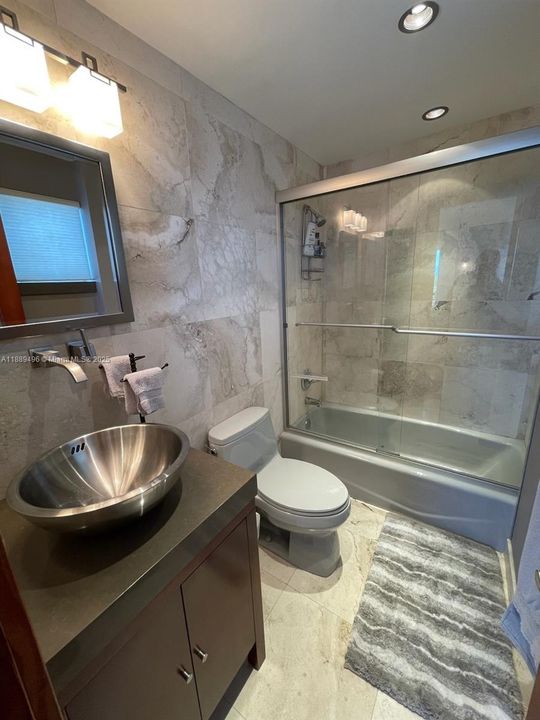 Active With Contract: $4,000 (2 beds, 2 baths, 827 Square Feet)