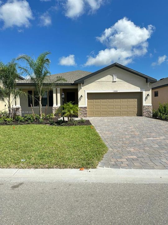 En Renta: $2,299 (3 camas, 3 baños, 1850 Pies cuadrados)