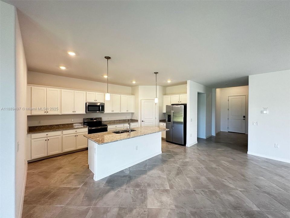 En Renta: $2,299 (3 camas, 3 baños, 1850 Pies cuadrados)