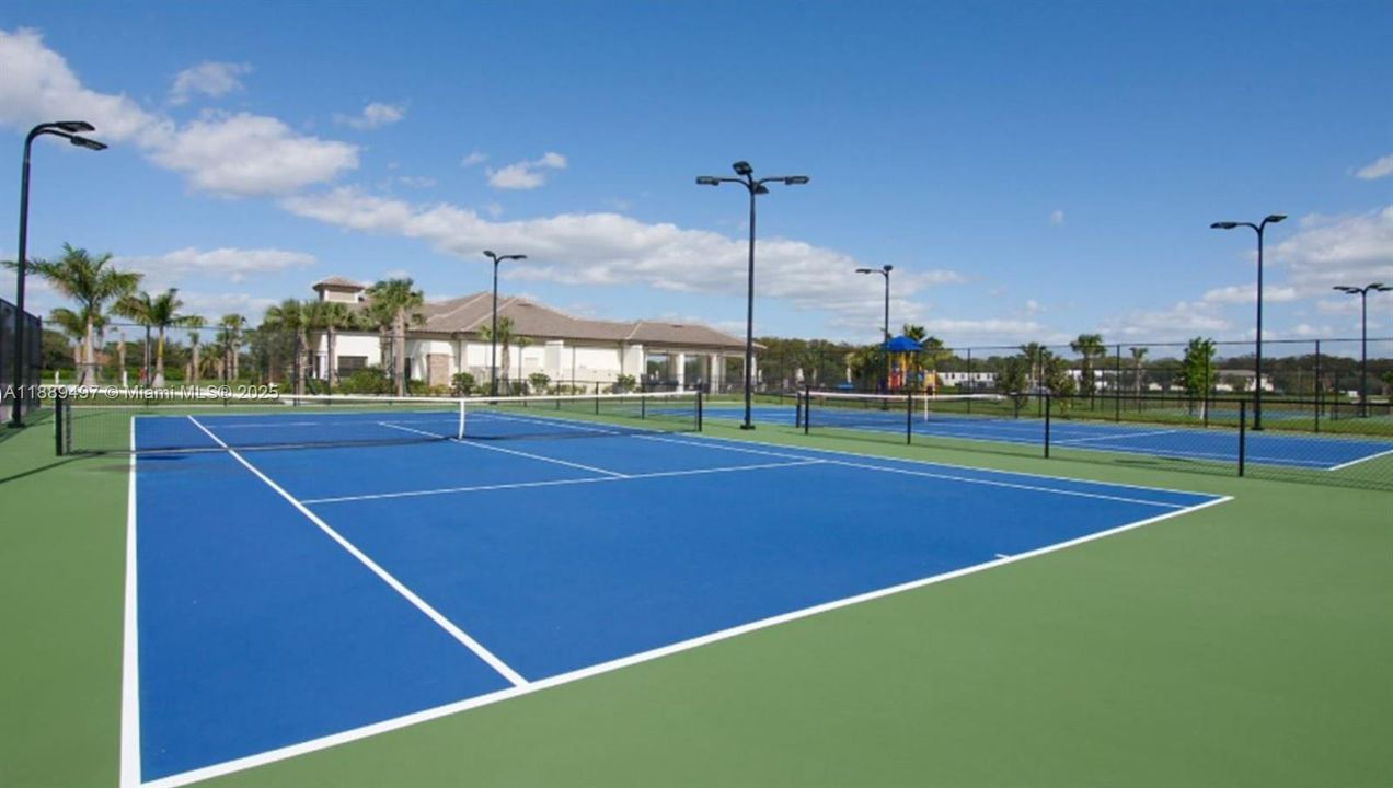 En Renta: $2,299 (3 camas, 3 baños, 1850 Pies cuadrados)