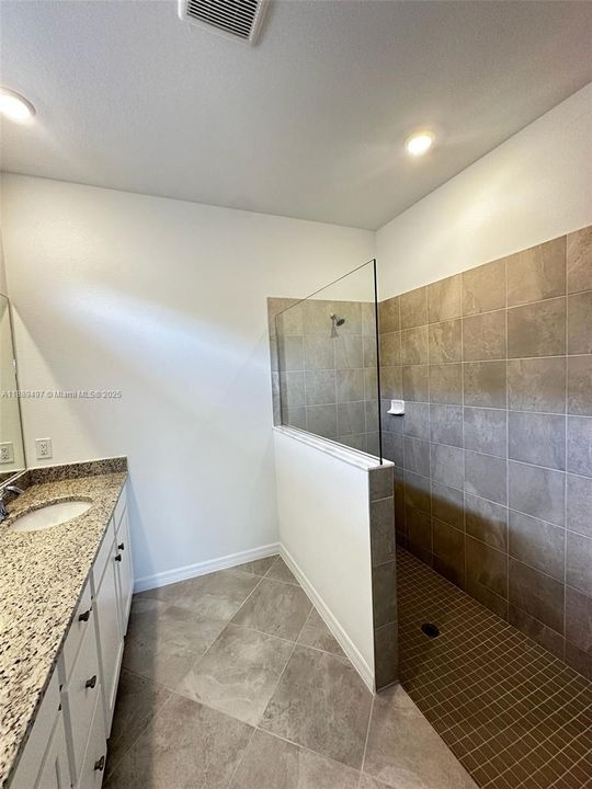 En Renta: $2,299 (3 camas, 3 baños, 1850 Pies cuadrados)