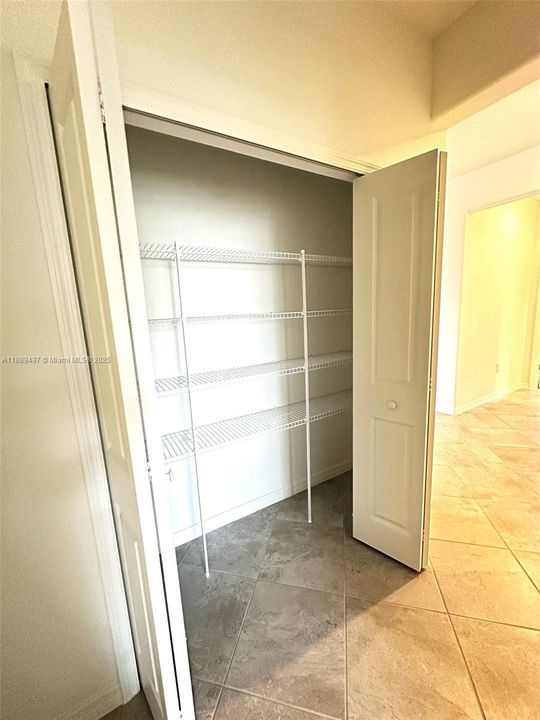 En Renta: $2,299 (3 camas, 3 baños, 1850 Pies cuadrados)