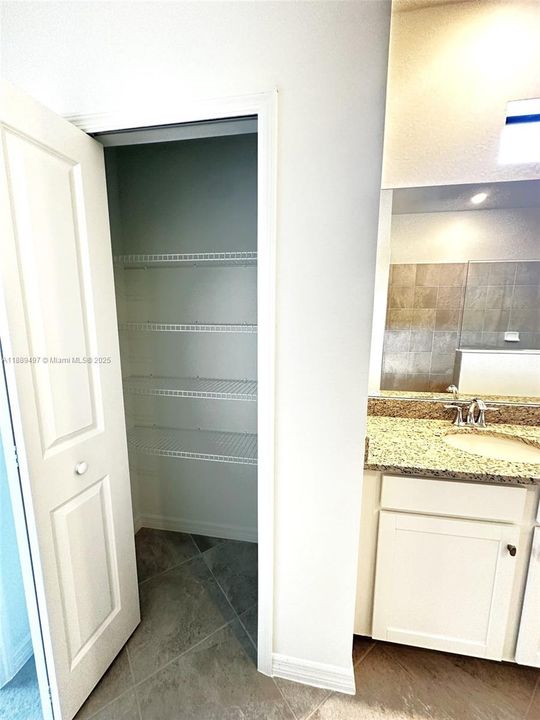 En Renta: $2,299 (3 camas, 3 baños, 1850 Pies cuadrados)