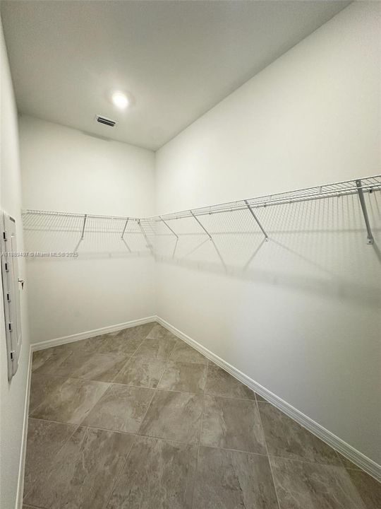 En Renta: $2,299 (3 camas, 3 baños, 1850 Pies cuadrados)