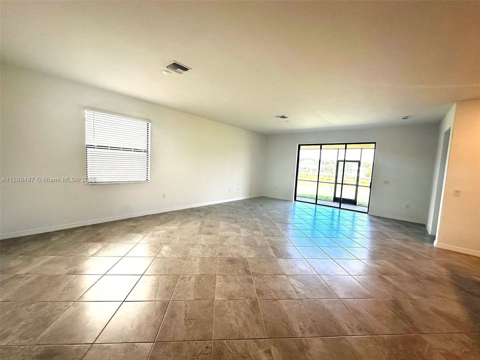 En Renta: $2,299 (3 camas, 3 baños, 1850 Pies cuadrados)