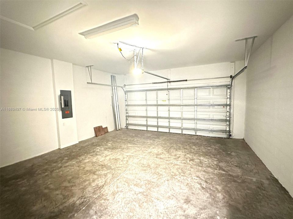 En Renta: $2,299 (3 camas, 3 baños, 1850 Pies cuadrados)