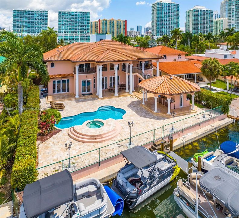 For Sale: $5,995,000 (6 beds, 6 baths, 4871 Square Feet)