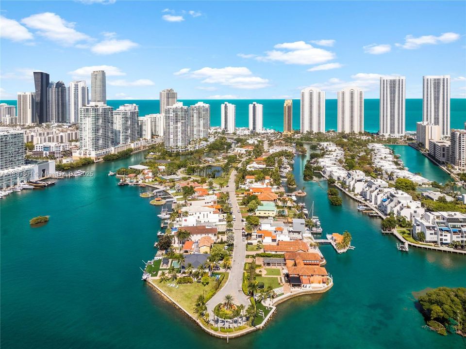 For Sale: $5,995,000 (6 beds, 6 baths, 4871 Square Feet)