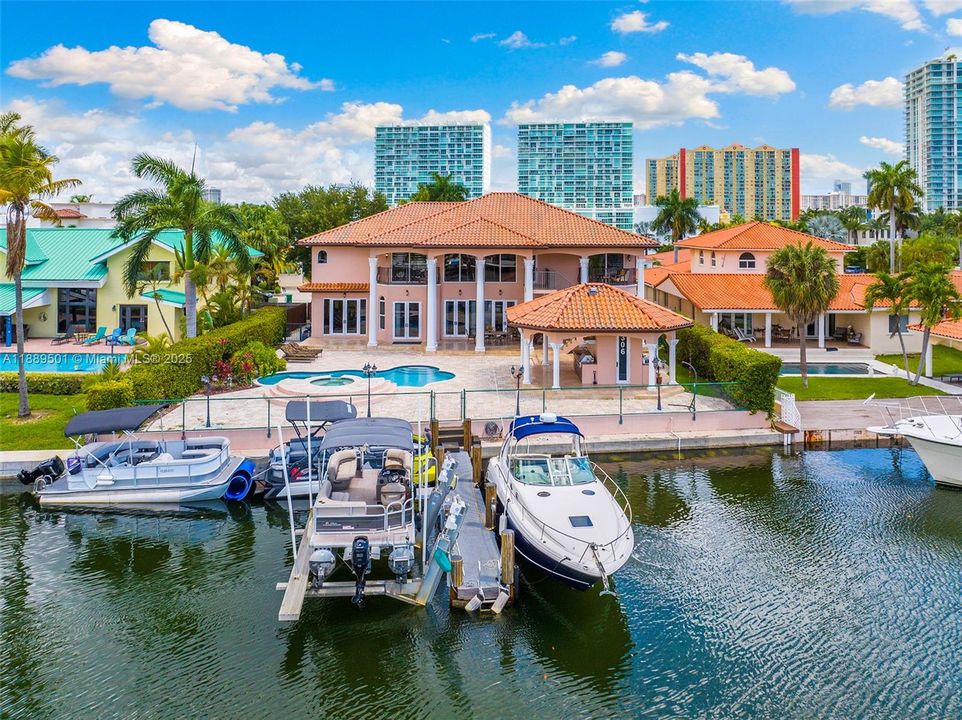 For Sale: $5,995,000 (6 beds, 6 baths, 4871 Square Feet)