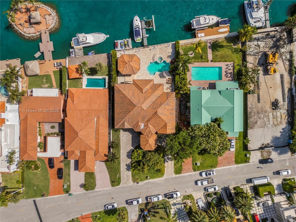 For Sale: $5,995,000 (6 beds, 6 baths, 4871 Square Feet)