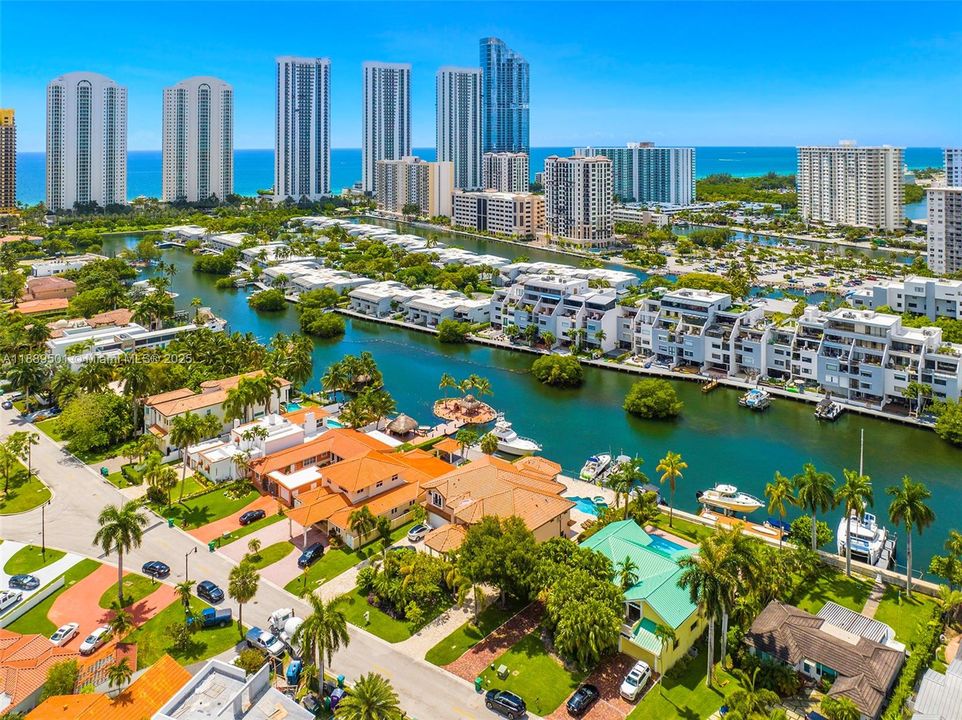 For Sale: $5,995,000 (6 beds, 6 baths, 4871 Square Feet)