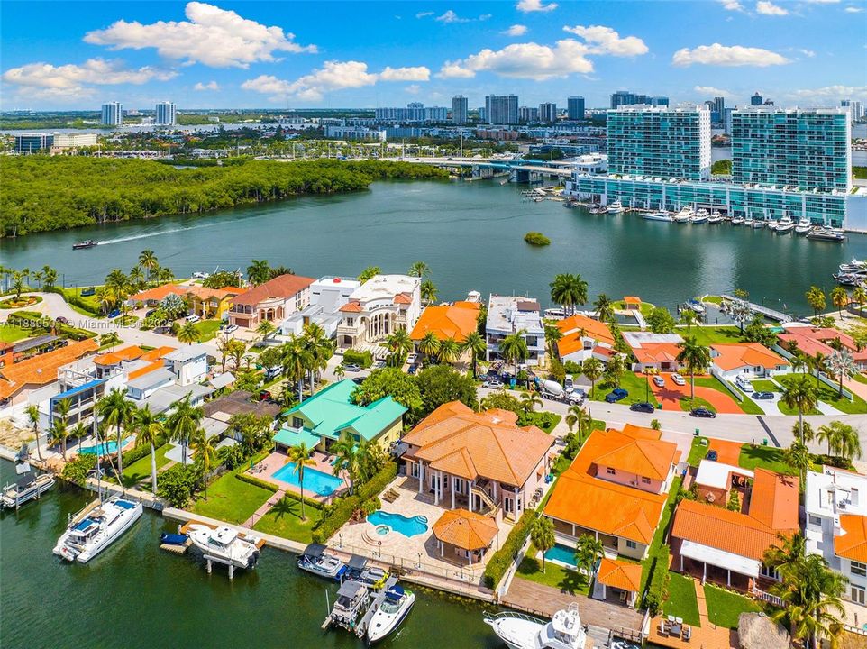 For Sale: $5,995,000 (6 beds, 6 baths, 4871 Square Feet)