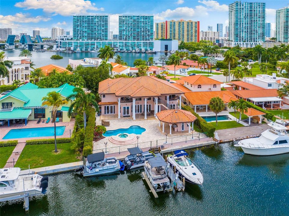 For Sale: $5,995,000 (6 beds, 6 baths, 4871 Square Feet)