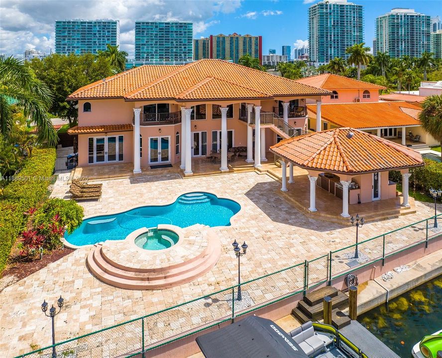 For Sale: $5,995,000 (6 beds, 6 baths, 4871 Square Feet)