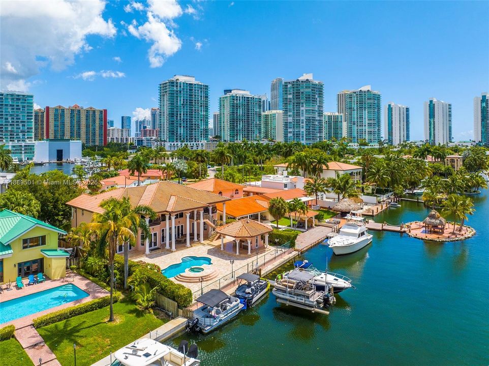 For Sale: $5,995,000 (6 beds, 6 baths, 4871 Square Feet)