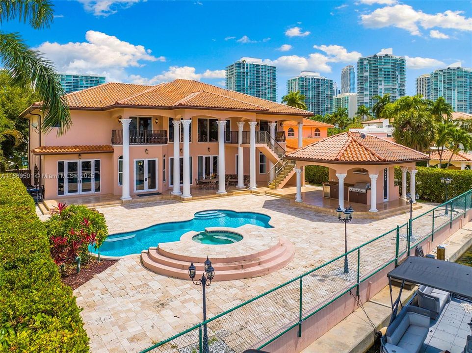For Sale: $5,995,000 (6 beds, 6 baths, 4871 Square Feet)