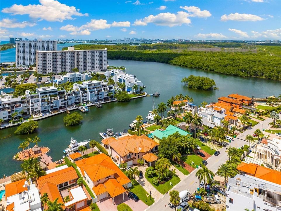 For Sale: $5,995,000 (6 beds, 6 baths, 4871 Square Feet)