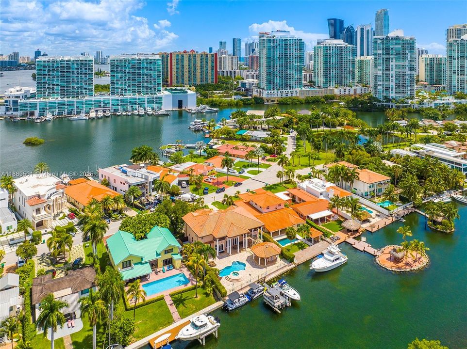 For Sale: $5,995,000 (6 beds, 6 baths, 4871 Square Feet)