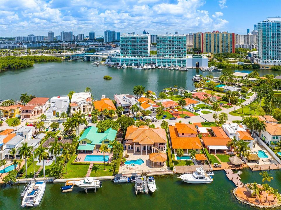 For Sale: $5,995,000 (6 beds, 6 baths, 4871 Square Feet)