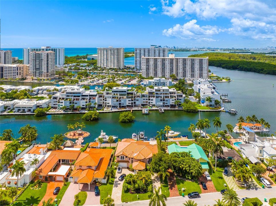 For Sale: $5,995,000 (6 beds, 6 baths, 4871 Square Feet)