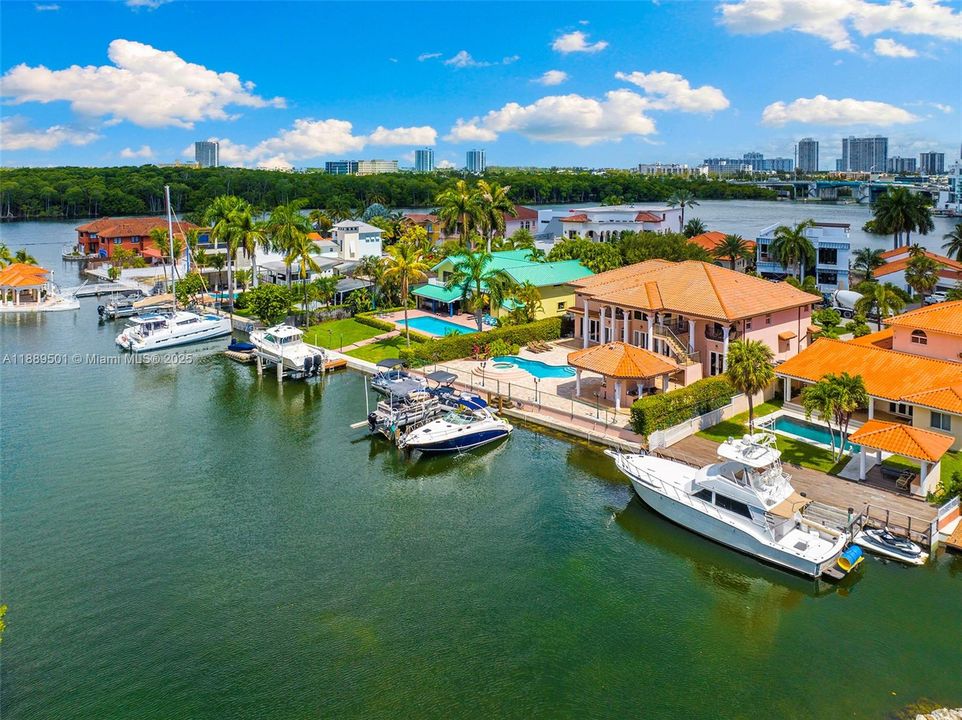 For Sale: $5,995,000 (6 beds, 6 baths, 4871 Square Feet)