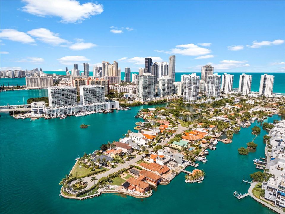 For Sale: $5,995,000 (6 beds, 6 baths, 4871 Square Feet)