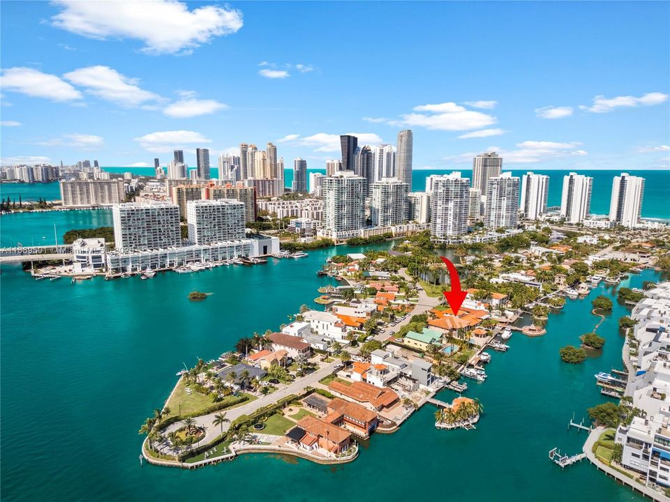 For Sale: $5,995,000 (6 beds, 6 baths, 4871 Square Feet)