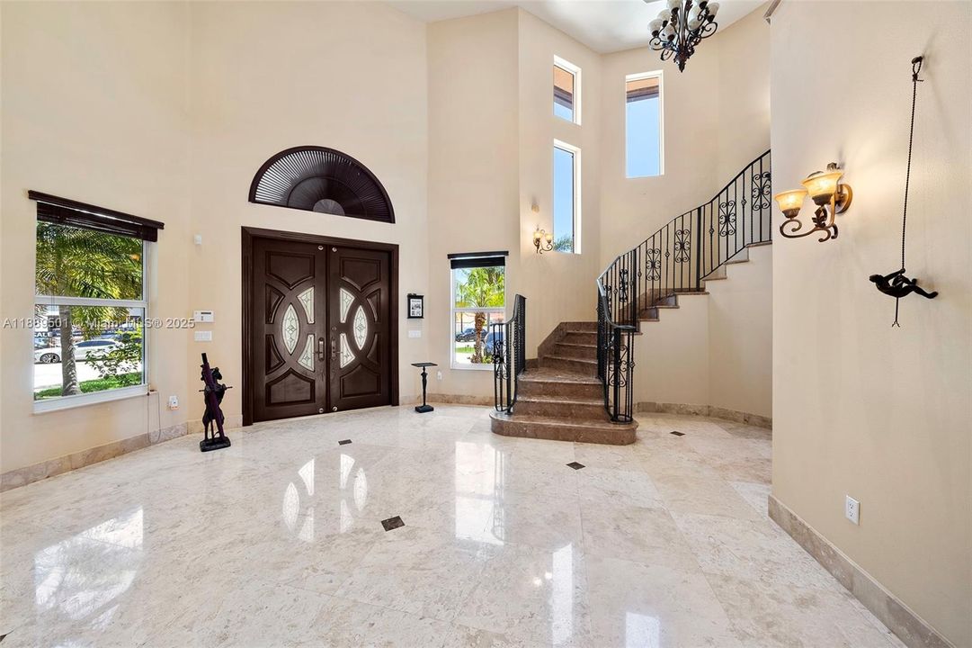 For Sale: $5,995,000 (6 beds, 6 baths, 4871 Square Feet)