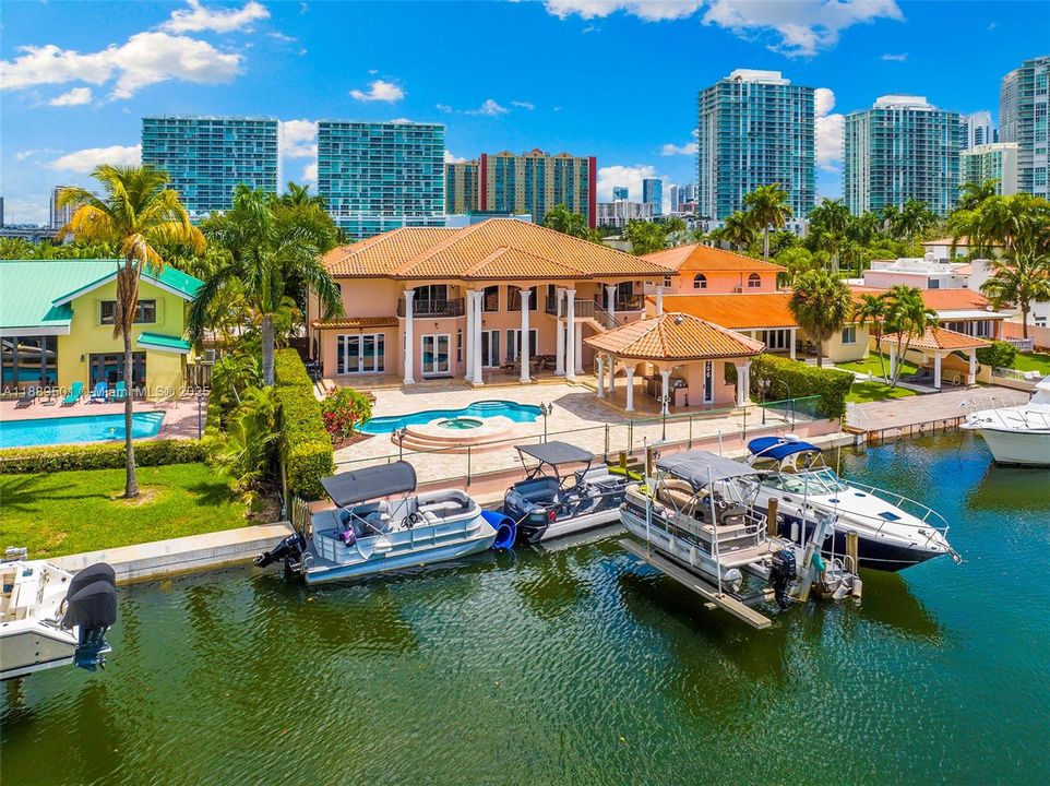 For Sale: $5,995,000 (6 beds, 6 baths, 4871 Square Feet)