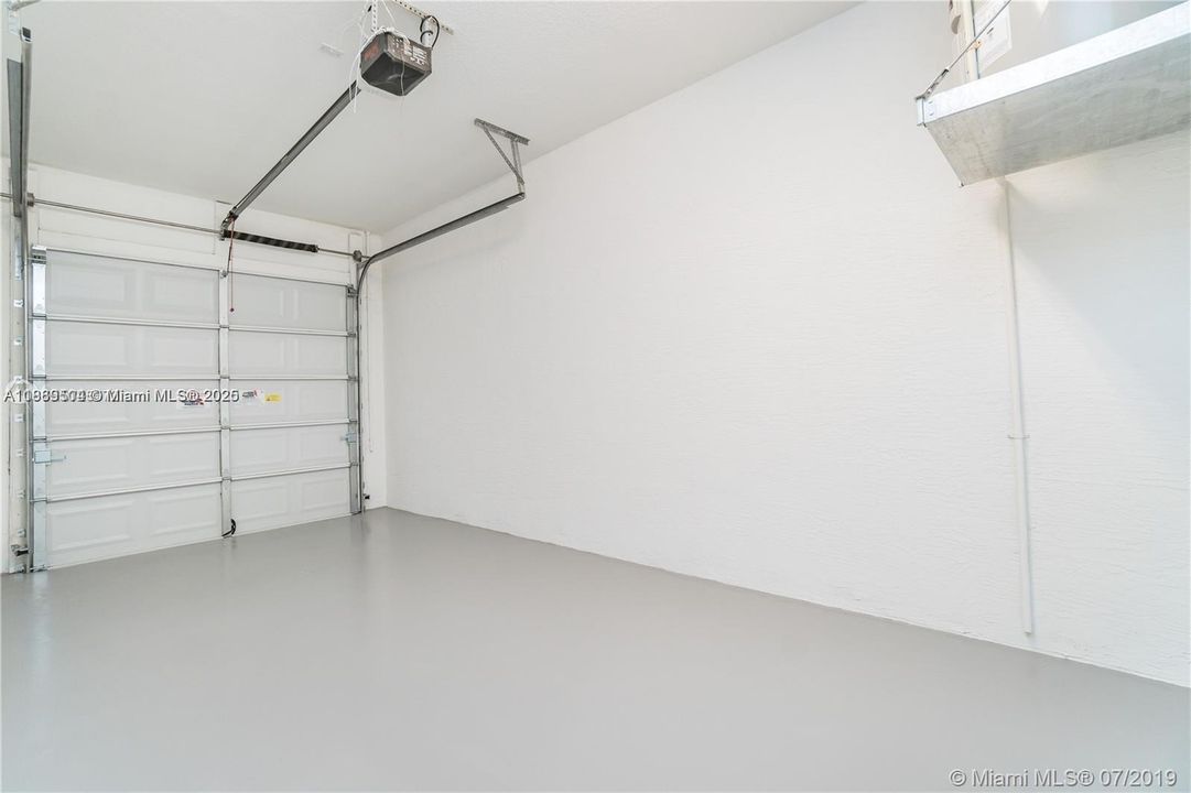 合同活跃: $3,300 (3 贝兹, 2 浴室, 1692 平方英尺)