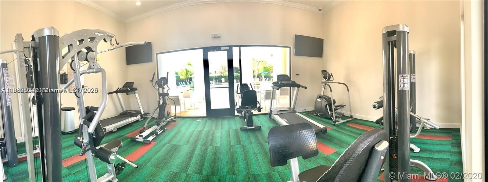 合同活跃: $3,300 (3 贝兹, 2 浴室, 1692 平方英尺)