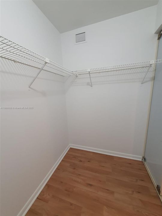 Recently Rented: $2,000 (2 beds, 2 baths, 1437 Square Feet)