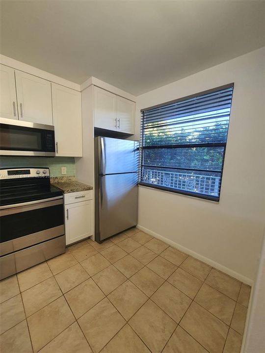 Recently Rented: $2,000 (2 beds, 2 baths, 1437 Square Feet)