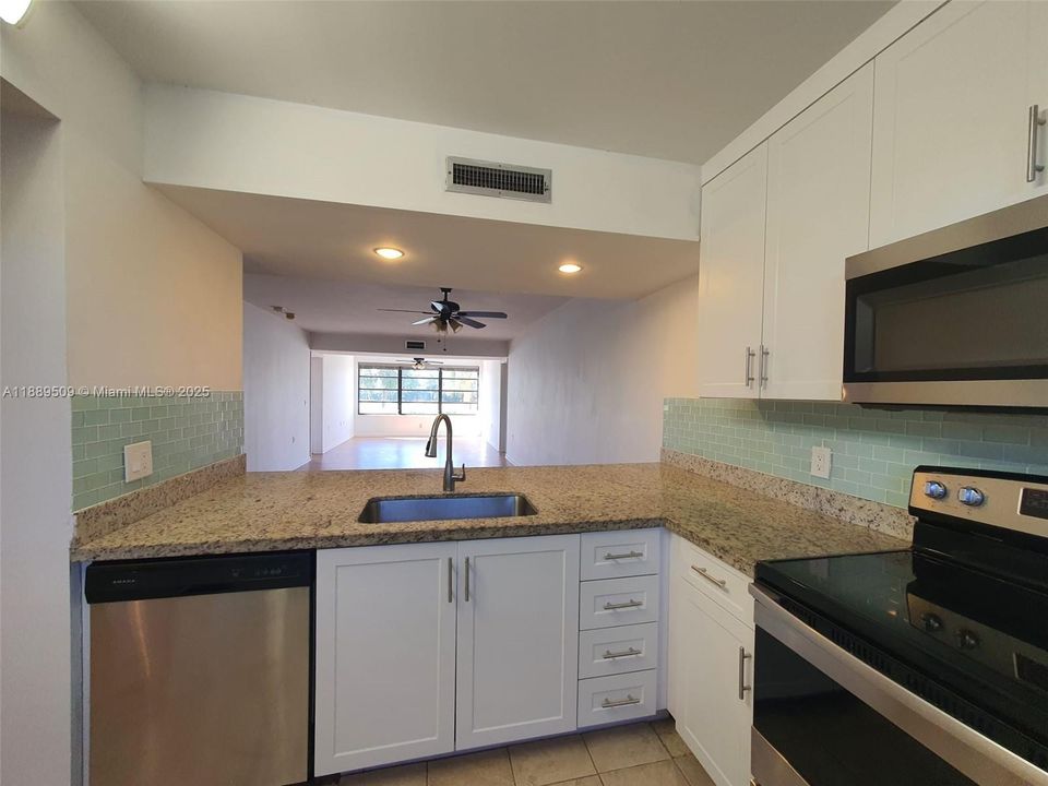 Recently Rented: $2,000 (2 beds, 2 baths, 1437 Square Feet)