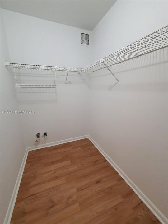 Recently Rented: $2,000 (2 beds, 2 baths, 1437 Square Feet)