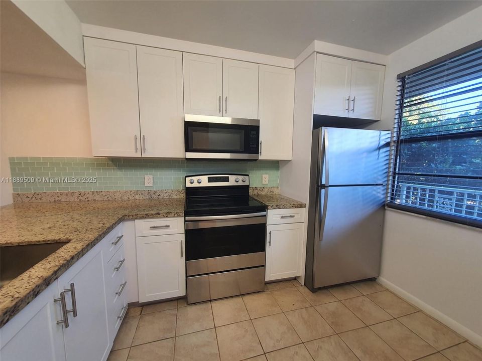 Recently Rented: $2,000 (2 beds, 2 baths, 1437 Square Feet)