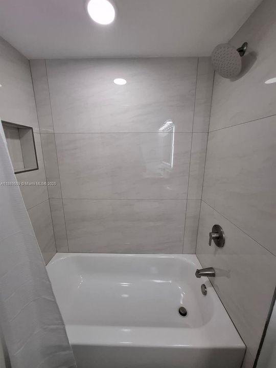 Recently Rented: $2,000 (2 beds, 2 baths, 1437 Square Feet)