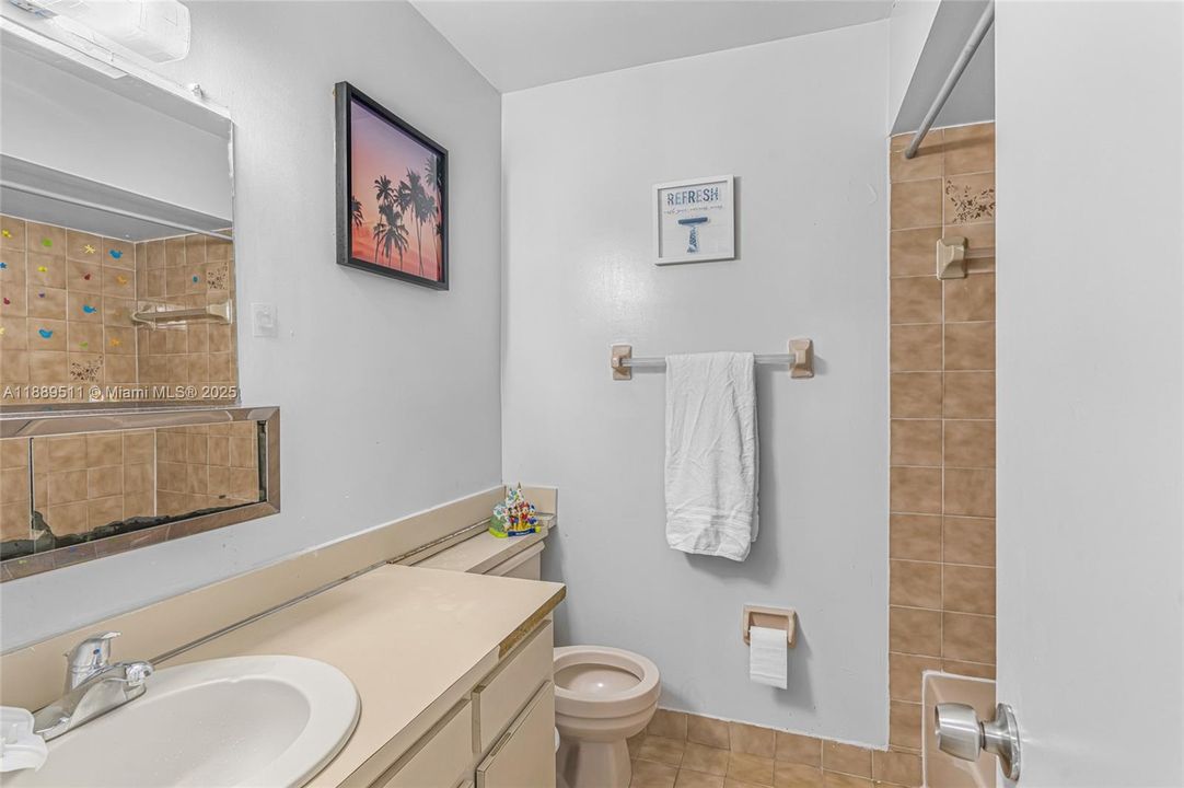 Activo con contrato: $365,000 (3 camas, 2 baños, 1313 Pies cuadrados)