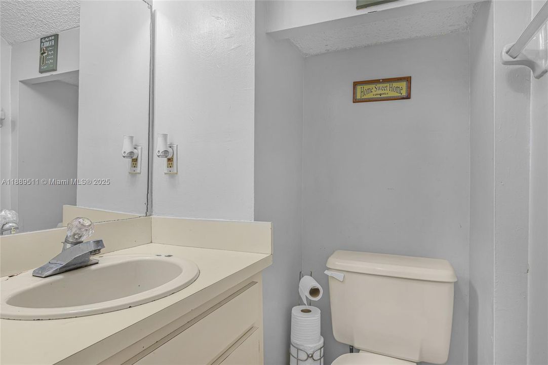 Activo con contrato: $365,000 (3 camas, 2 baños, 1313 Pies cuadrados)