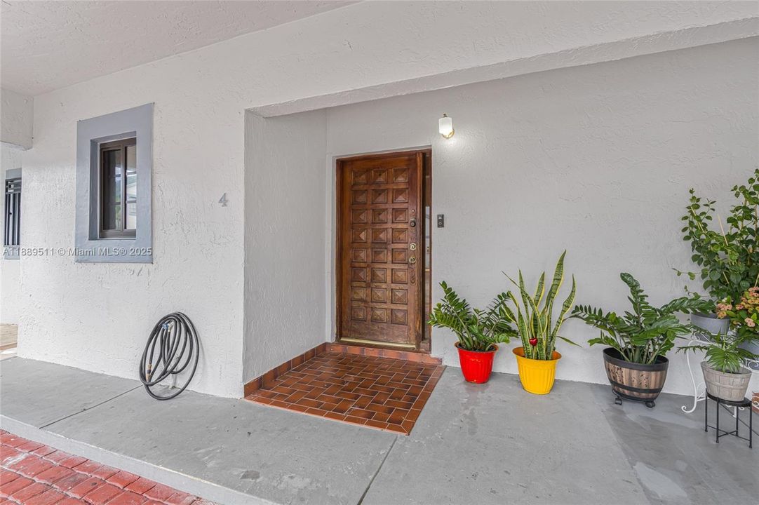 Activo con contrato: $365,000 (3 camas, 2 baños, 1313 Pies cuadrados)