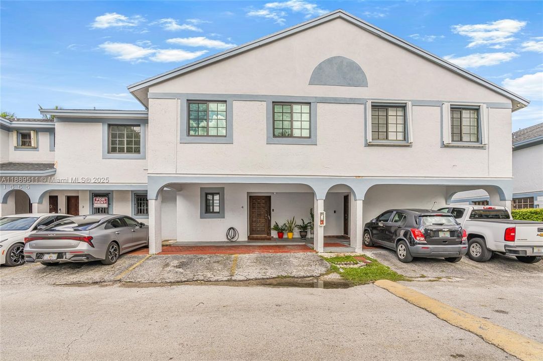 Activo con contrato: $365,000 (3 camas, 2 baños, 1313 Pies cuadrados)