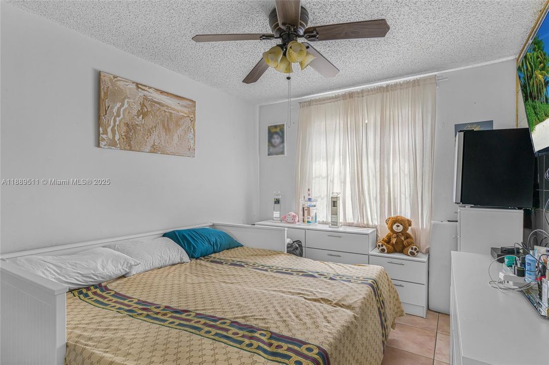 Activo con contrato: $365,000 (3 camas, 2 baños, 1313 Pies cuadrados)