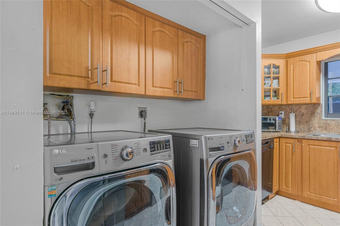 Activo con contrato: $365,000 (3 camas, 2 baños, 1313 Pies cuadrados)